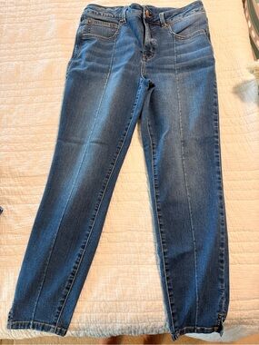 Straight-Leg High-Rise Jeans in Medium Blue